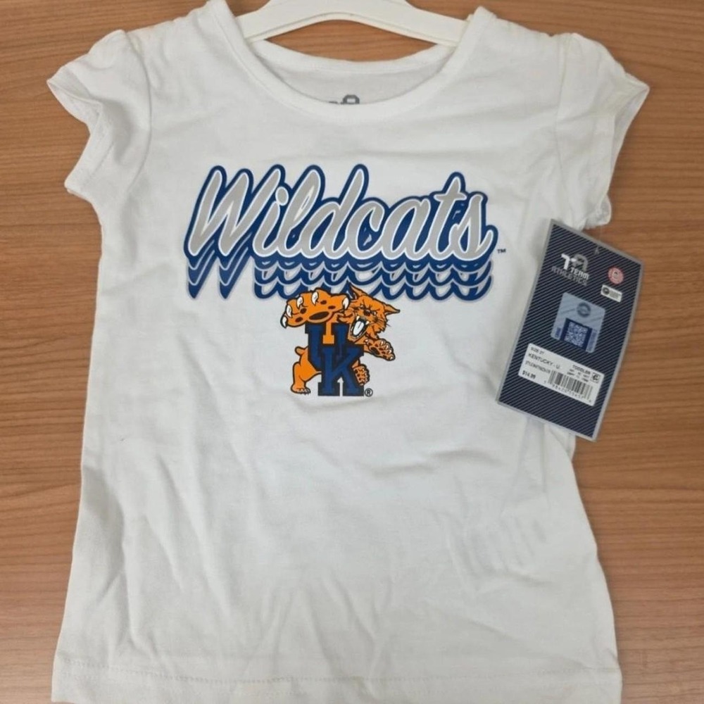 NWT 2T Kentucky Wildcats Short sleeve shirt